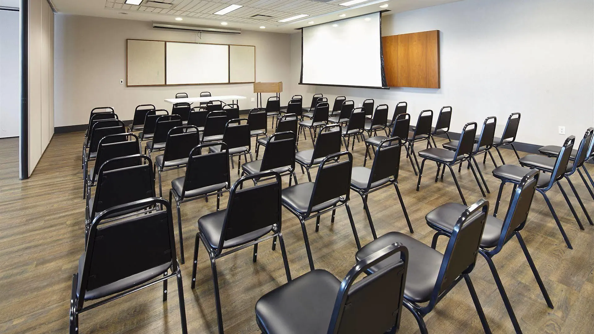 Residence & Conference Centre - Hamilton Aparthotel
