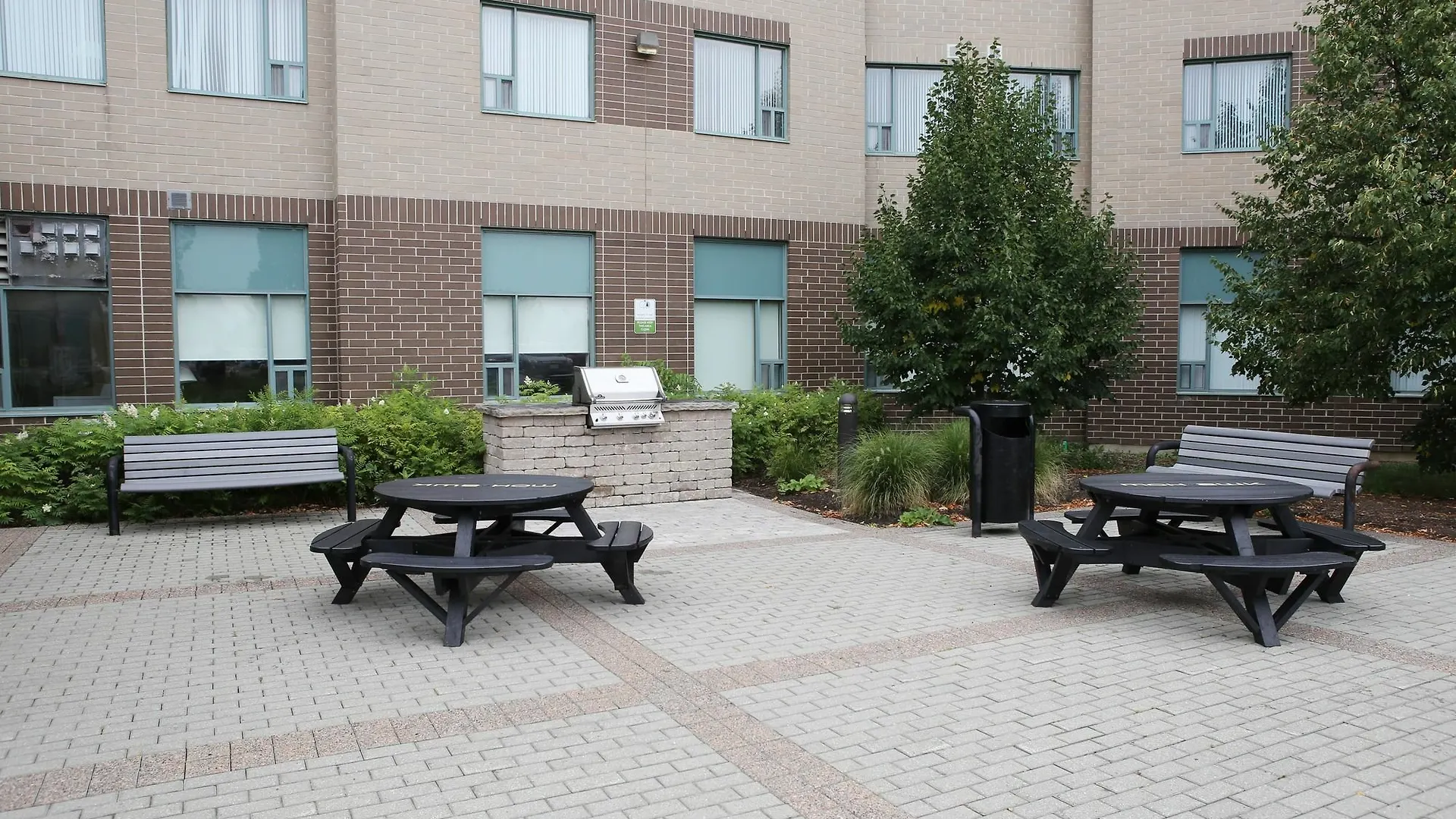 ** Aparthotel Residence & Conference Centre - Hamilton Canada